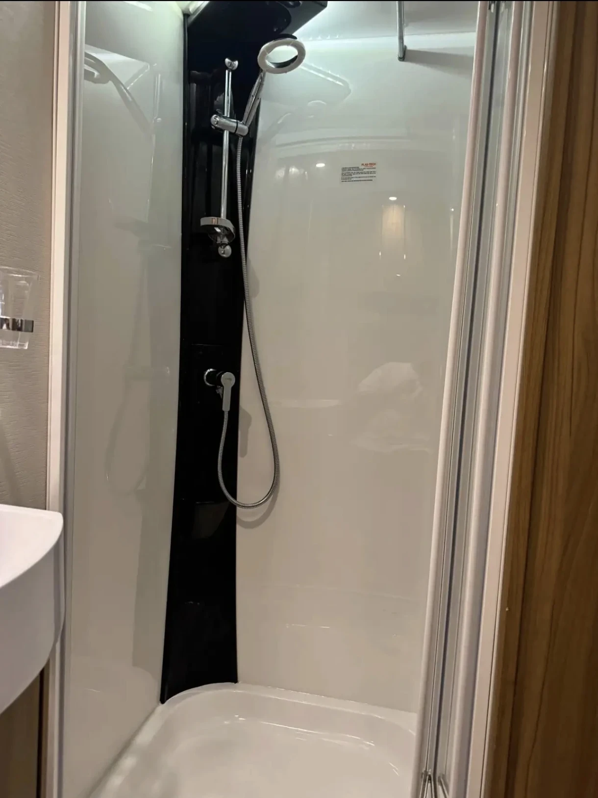 Каравана Eldis Crusader LUXURY , снимка 10 - Каравани и кемпери - 55681830