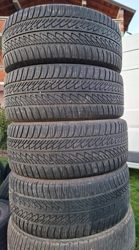 Гуми Зимни 285/45R20, снимка 1