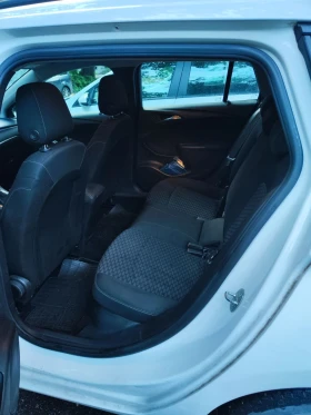 Opel Astra Sports Tourer, снимка 17