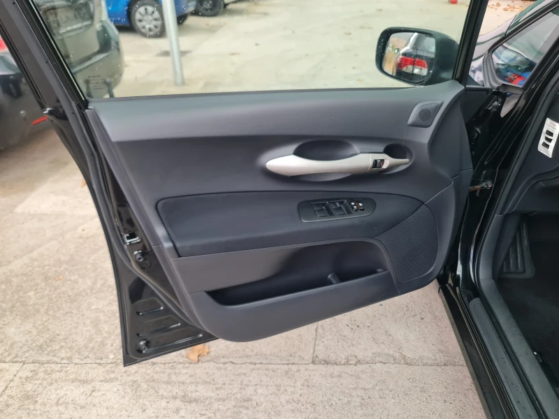 Toyota Auris 1.6 VVti Navi Автоматик KeyLess Go Климатроник, снимка 5 - Автомобили и джипове - 47089037