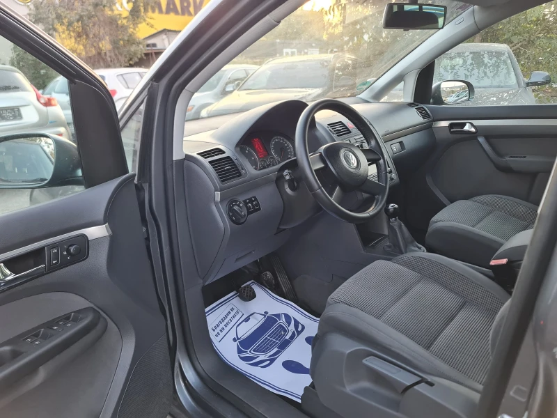 VW Touran БЕЗУПРЕЧНА, снимка 7 - Автомобили и джипове - 48146771