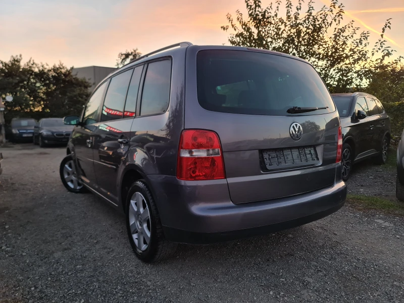 VW Touran БЕЗУПРЕЧНА, снимка 2 - Автомобили и джипове - 48146771