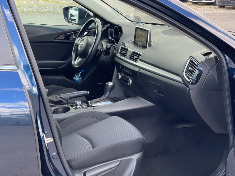 Mazda 3 1.5D Skyactiv, снимка 10 - Автомобили и джипове - 50342596