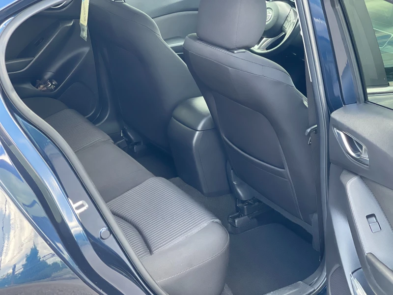 Mazda 3 1.5D Skyactiv, снимка 8 - Автомобили и джипове - 50342596