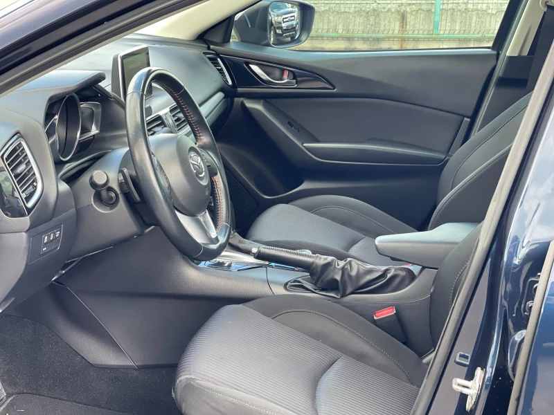 Mazda 3 1.5D Skyactiv, снимка 14 - Автомобили и джипове - 50342596