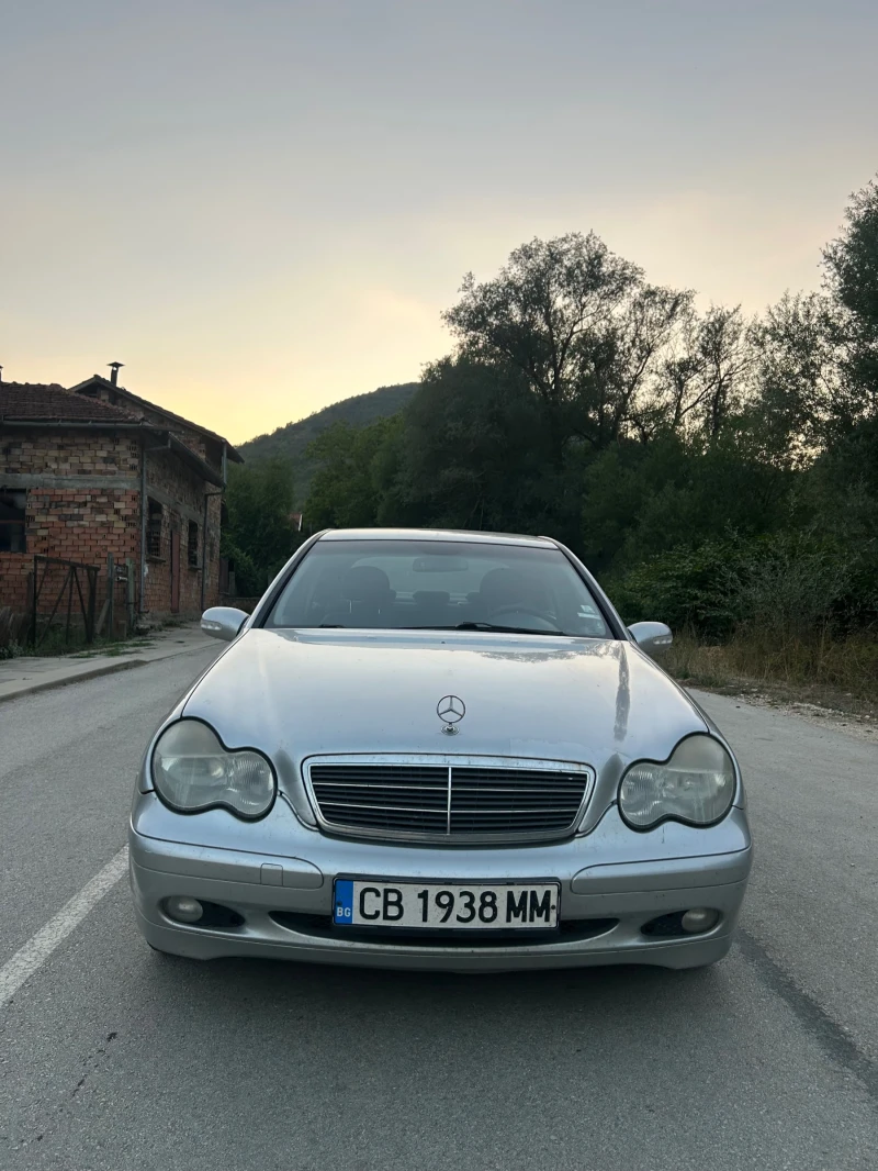 Mercedes-Benz C 180, снимка 2 - Автомобили и джипове - 52634443