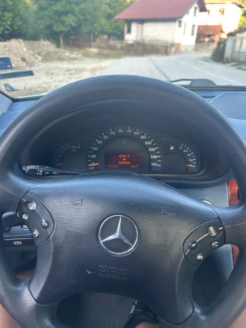 Mercedes-Benz C 180, снимка 7 - Автомобили и джипове - 52634443