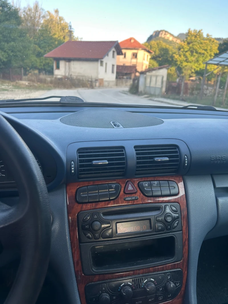 Mercedes-Benz C 180, снимка 8 - Автомобили и джипове - 52634443