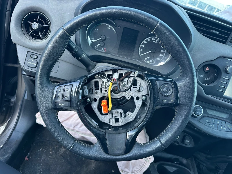 Toyota Yaris 1.5i Hybrid На части, снимка 11 - Автомобили и джипове - 52867029