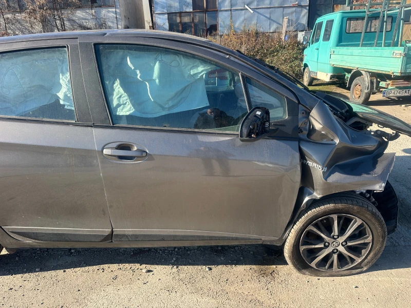 Toyota Yaris 1.5i Hybrid На части, снимка 15 - Автомобили и джипове - 52867029