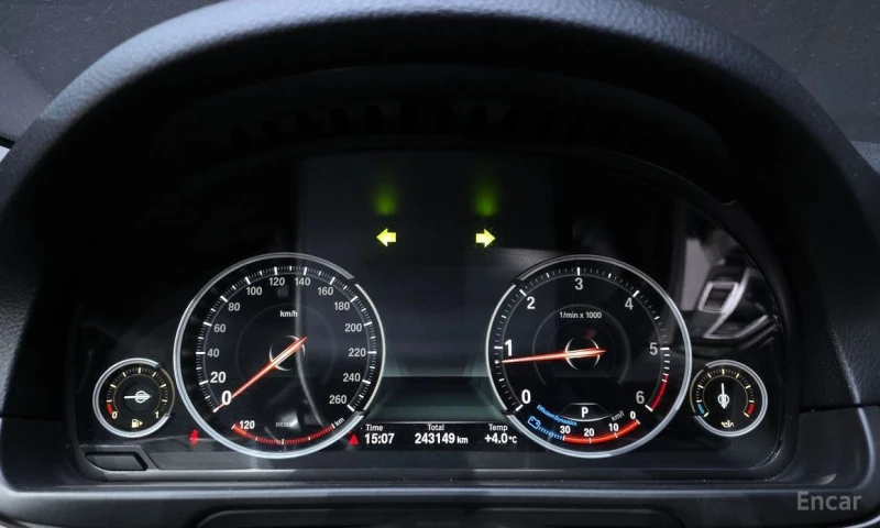 BMW 520, снимка 8 - Автомобили и джипове - 52944411