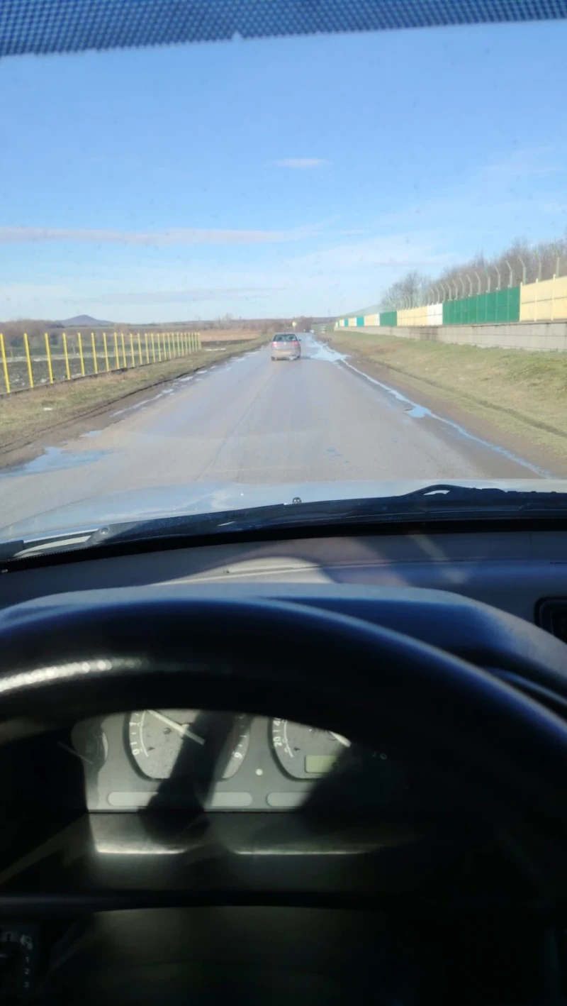 VW Caddy, снимка 3 - Автомобили и джипове - 53111793