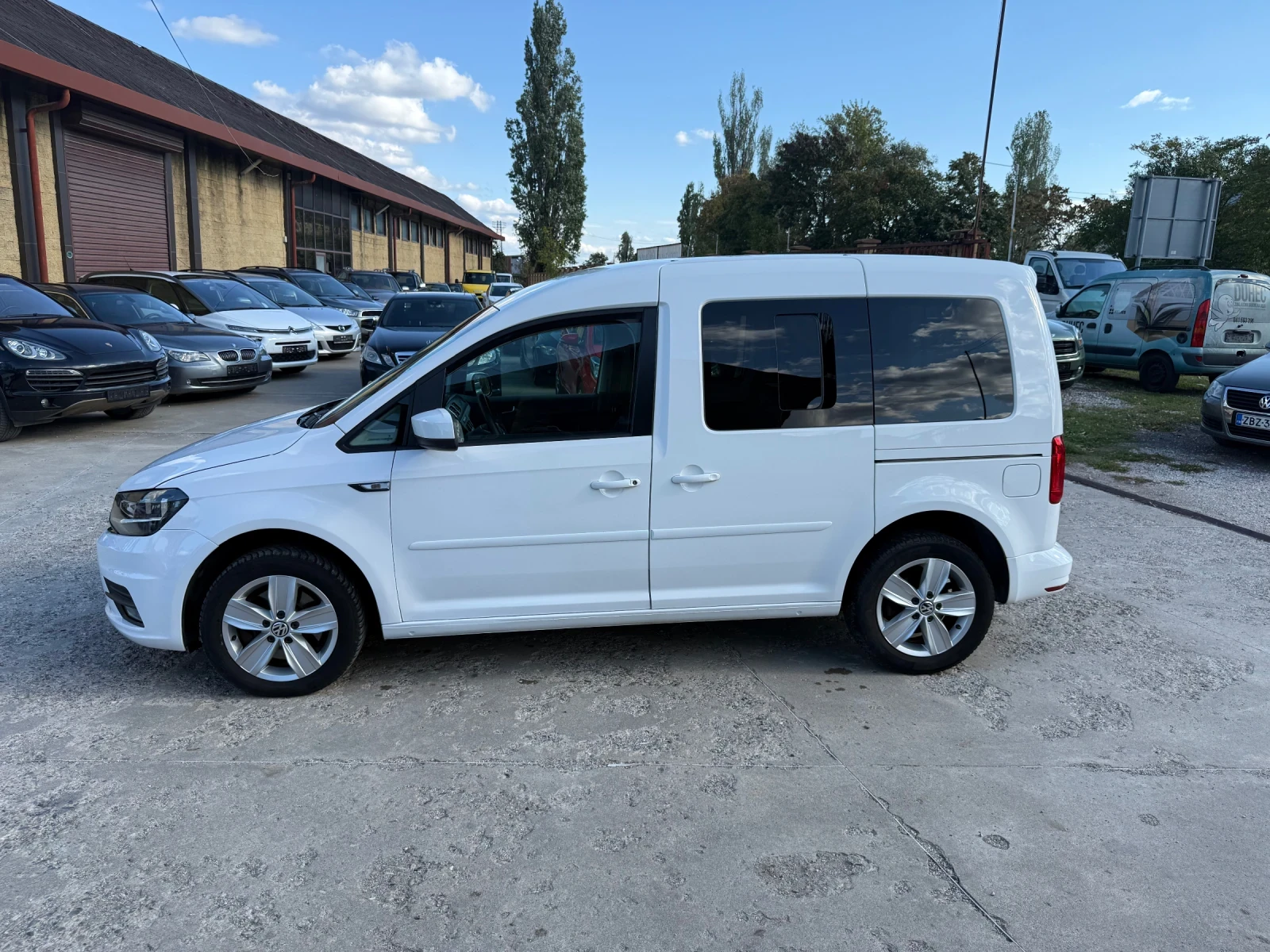 VW Caddy 2.0 tdi DSG 150kc. Дистроник - изображение 4