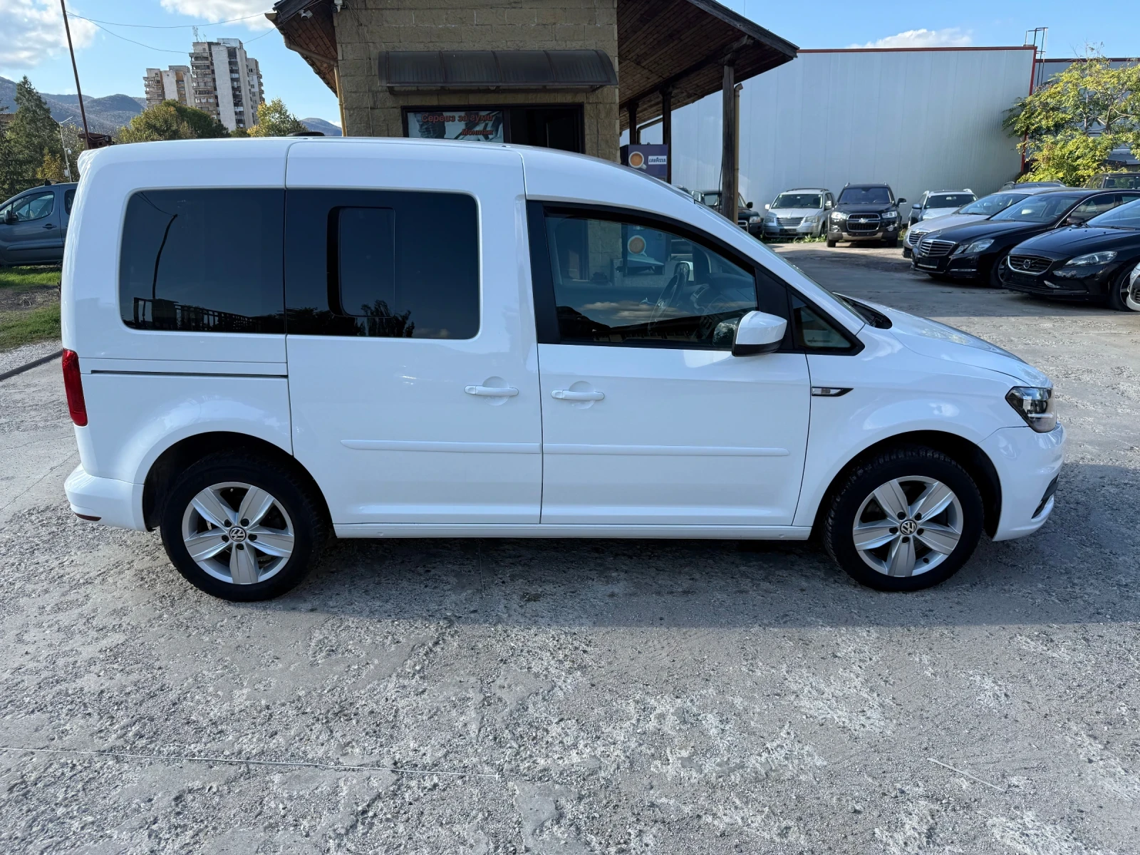 VW Caddy 2.0 tdi DSG 150kc. Дистроник - изображение 3