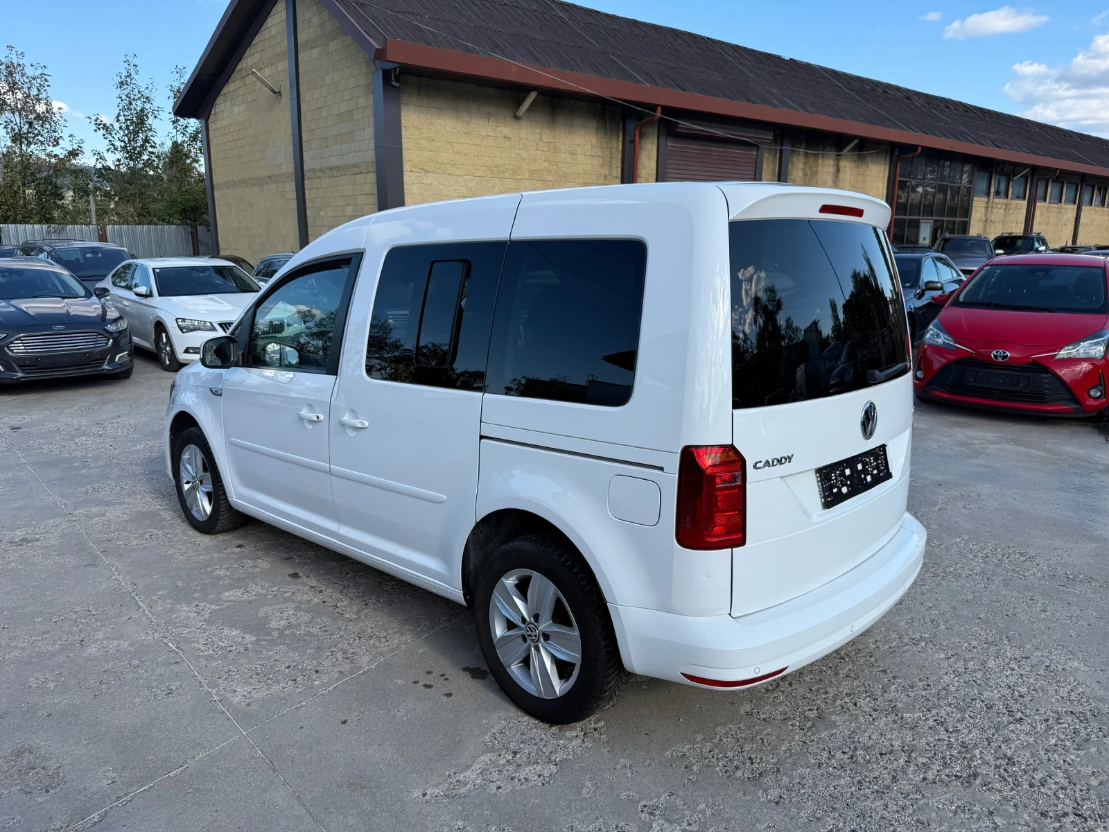 VW Caddy 2.0 tdi DSG 150kc. Дистроник - изображение 6