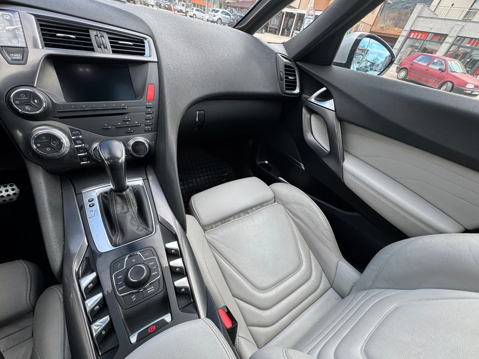 Citroen DS5 1.6 AUTOM. /MASSAGE/PANO/Keyless/Memory/Kamera | Mobile.bg   11