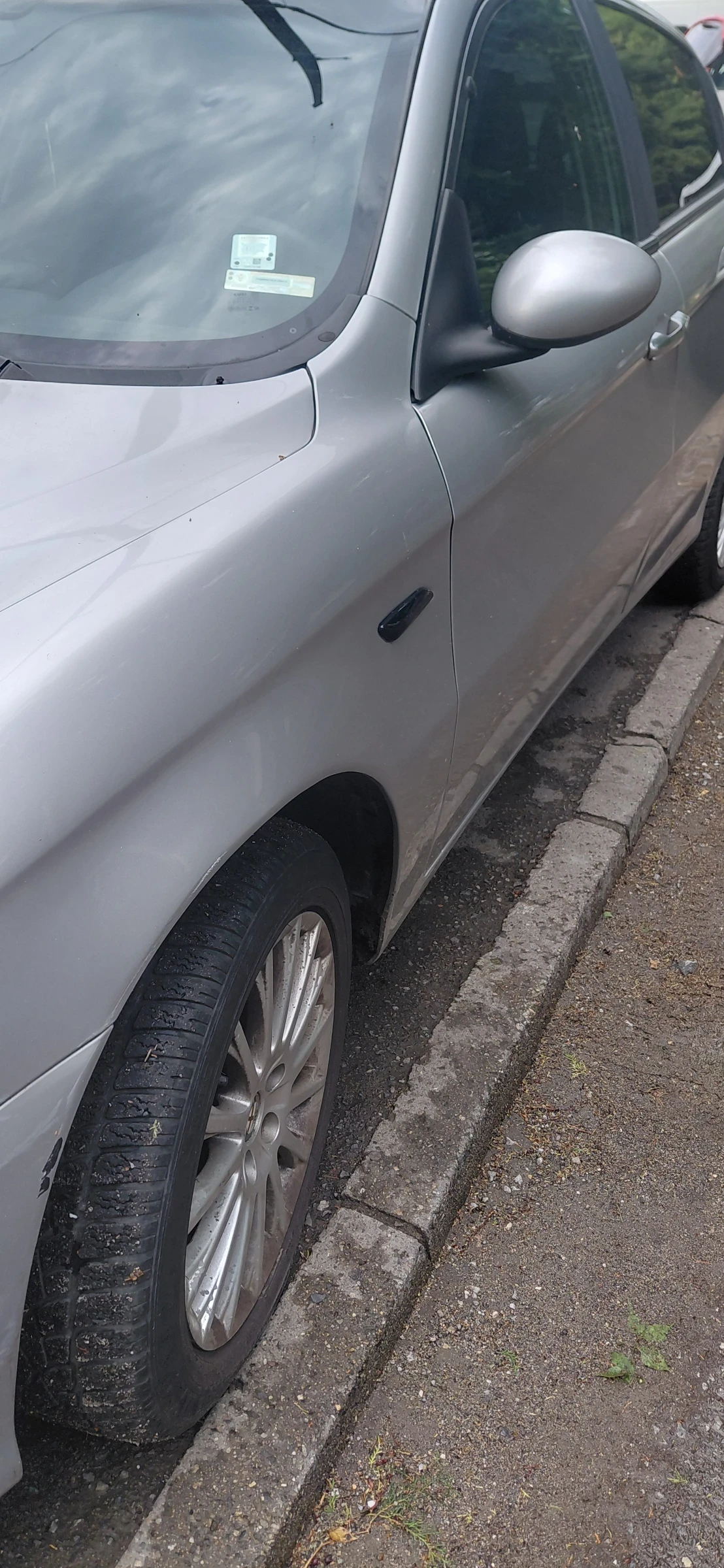 Alfa Romeo 147 1.9 jtd - изображение 4