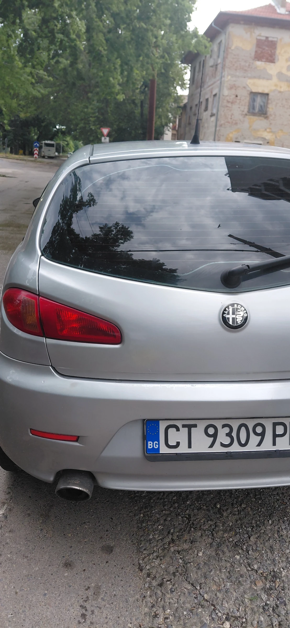 Alfa Romeo 147 1.9 jtd - изображение 2