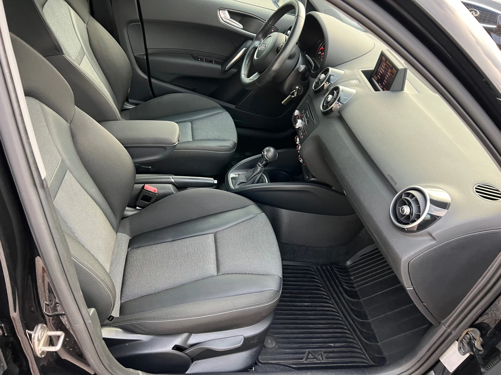 Audi A1 1.4-АВТОМАТИК! | Mobile.bg — изображение 12