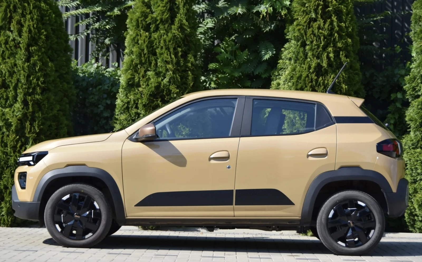 Dacia Spring EXTREME 65 2025г 6000км - изображение 6
