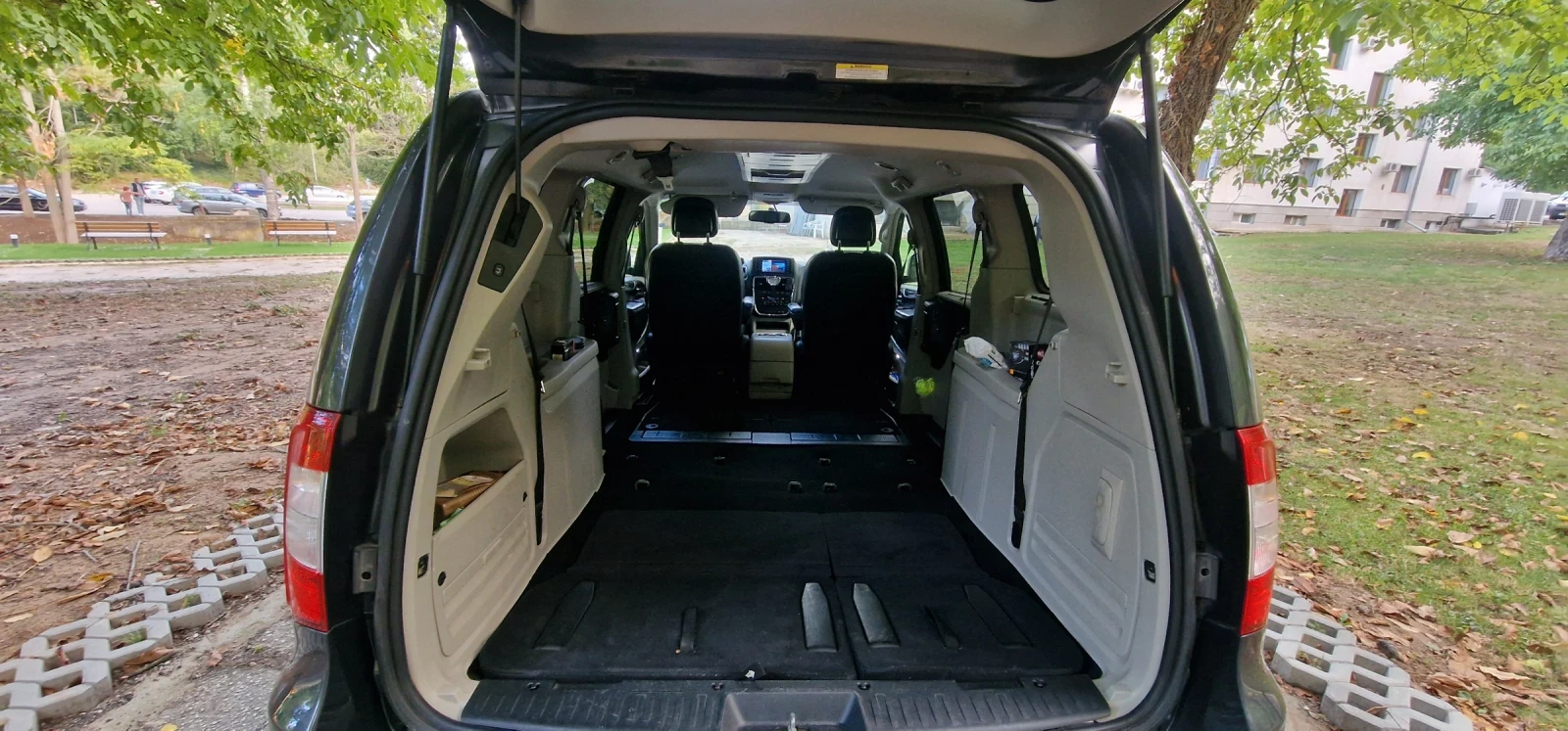 Lancia Voyager  - изображение 8