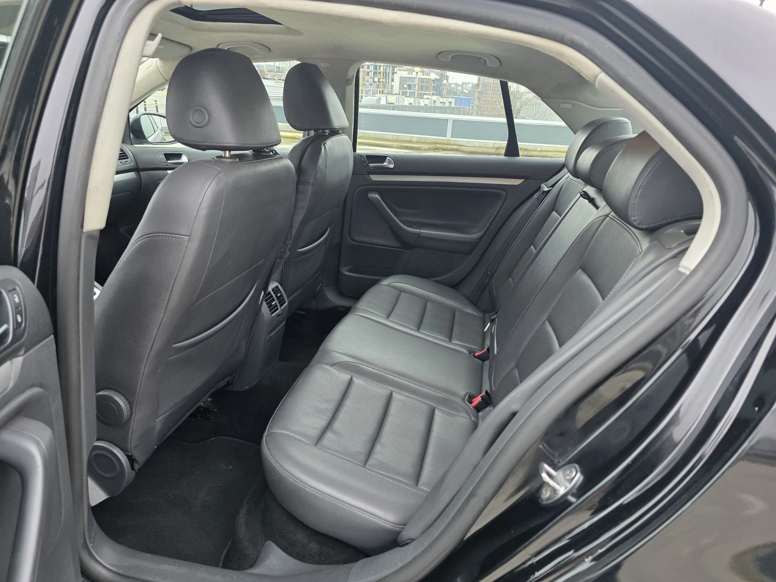 VW Jetta 2.0 TDI DSG | Mobile.bg � ����������� 12