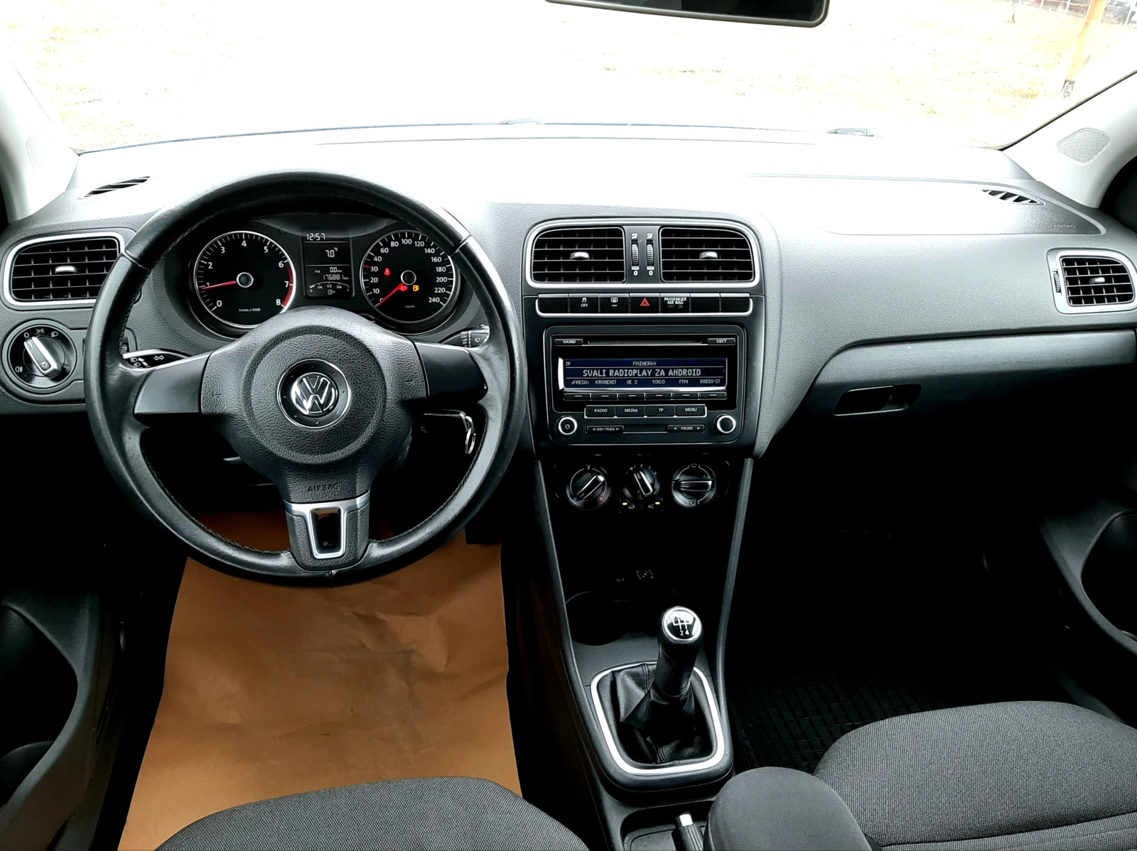 VW Polo EURO-5B-HIGHLINE ! ! ! , снимка 11 - Автомобили и джипове - 53978858