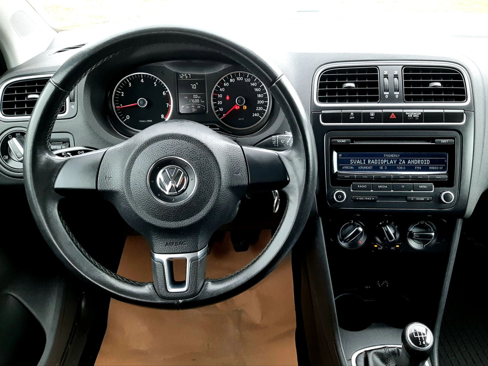 VW Polo EURO-5B-HIGHLINE ! ! ! , снимка 12 - Автомобили и джипове - 53978858