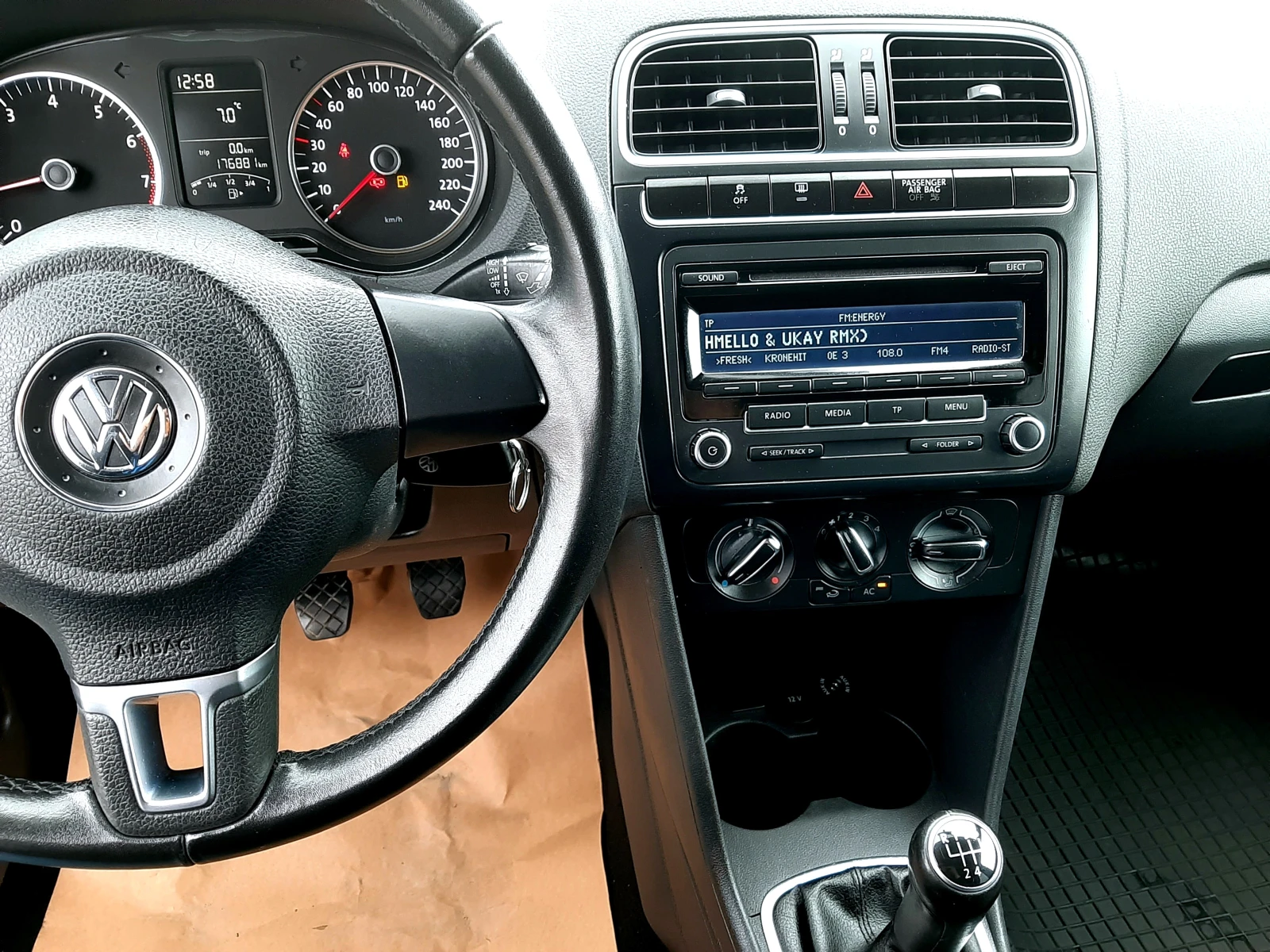 VW Polo EURO-5B-HIGHLINE ! ! ! , снимка 13 - Автомобили и джипове - 53978858