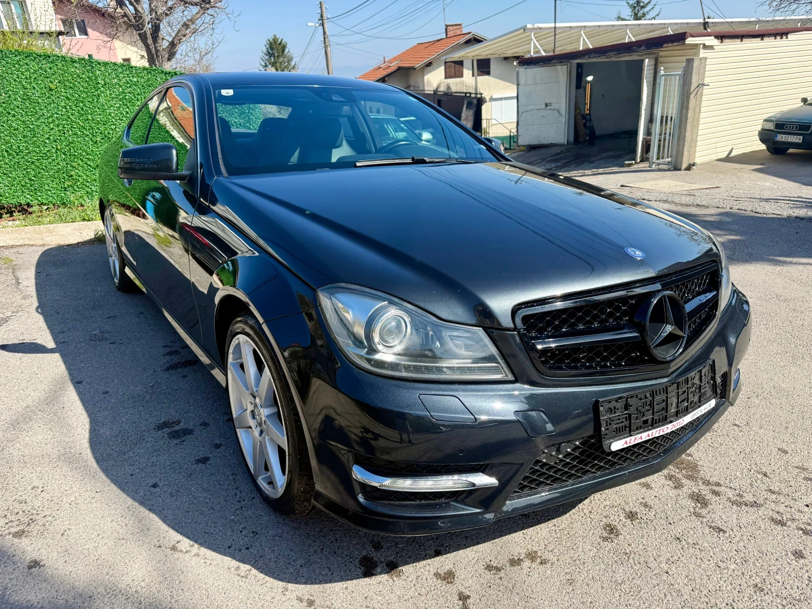 Mercedes-Benz C 250 AMG, Сменени ВЕРИГИ, Купе, отличен, снимка 3 - Автомобили и джипове - 54225416