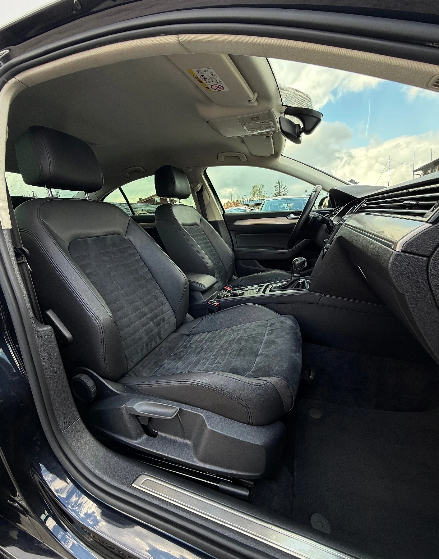 VW Passat 2.0TDI 150кс DIGITAL 360-камери АЛКАНТАРА ПОДГРЕВ , снимка 14 - Автомобили и джипове - 54390126