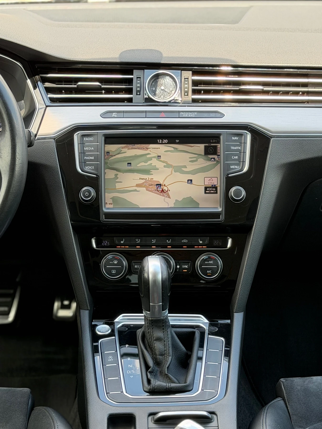 VW Passat 2.0TDI 150кс DIGITAL 360-камери АЛКАНТАРА ПОДГРЕВ , снимка 15 - Автомобили и джипове - 54390126