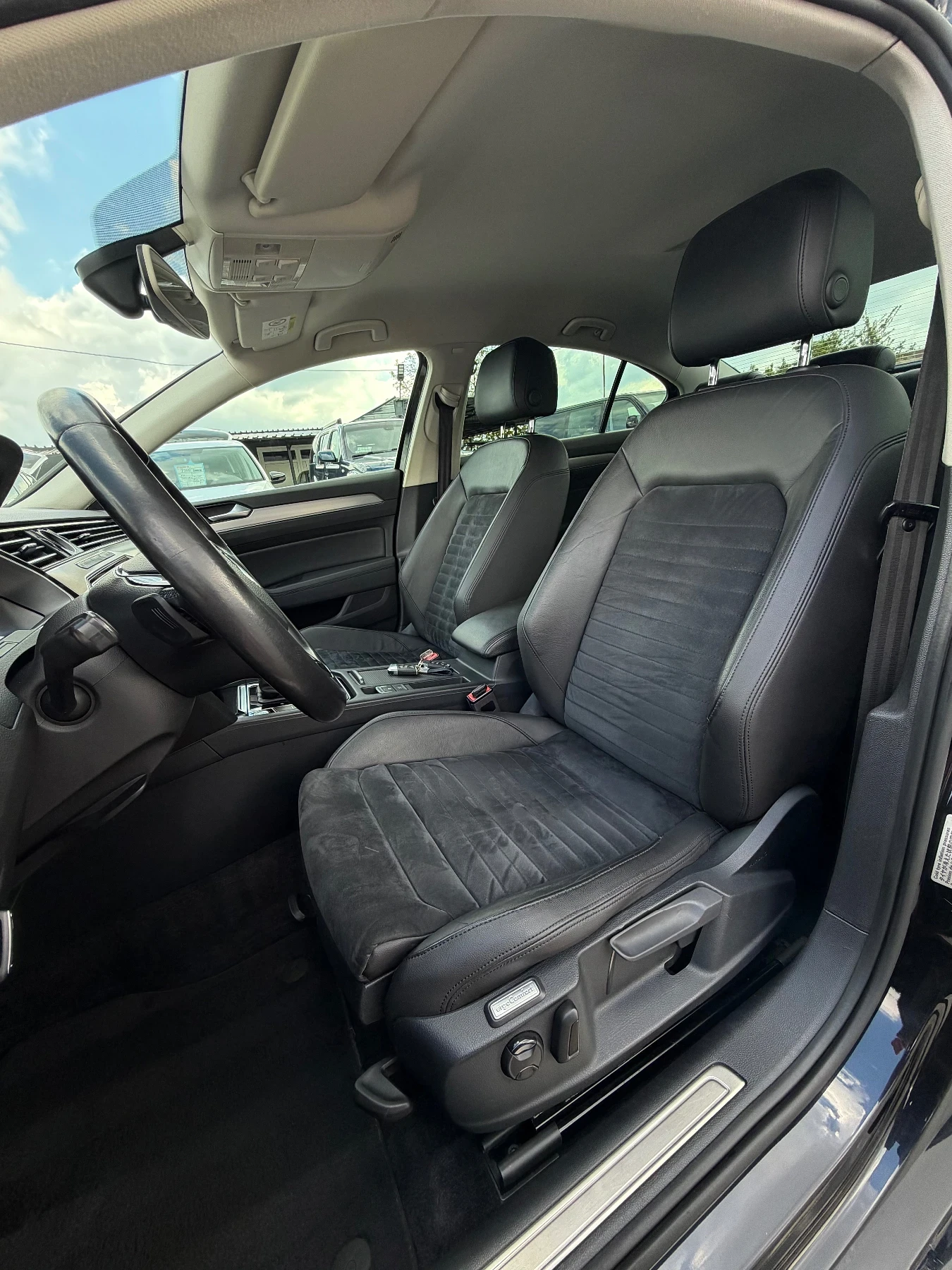 VW Passat 2.0TDI 150кс DIGITAL 360-камери АЛКАНТАРА ПОДГРЕВ , снимка 11 - Автомобили и джипове - 54390126