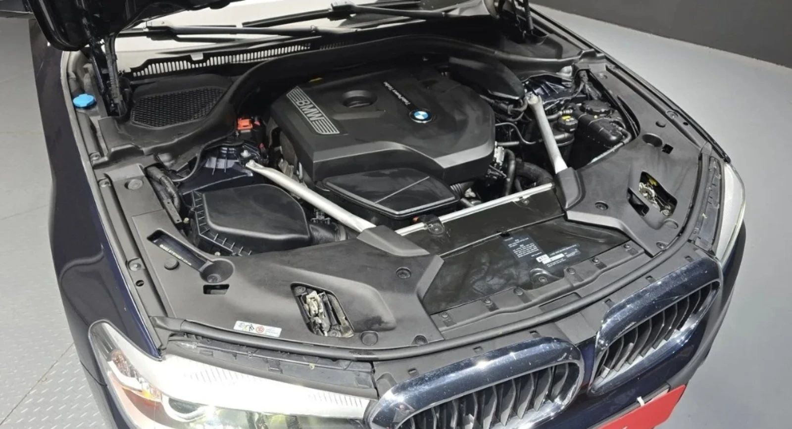 BMW 520 (G30) 520i Luxury, снимка 16 - Автомобили и джипове - 55286855