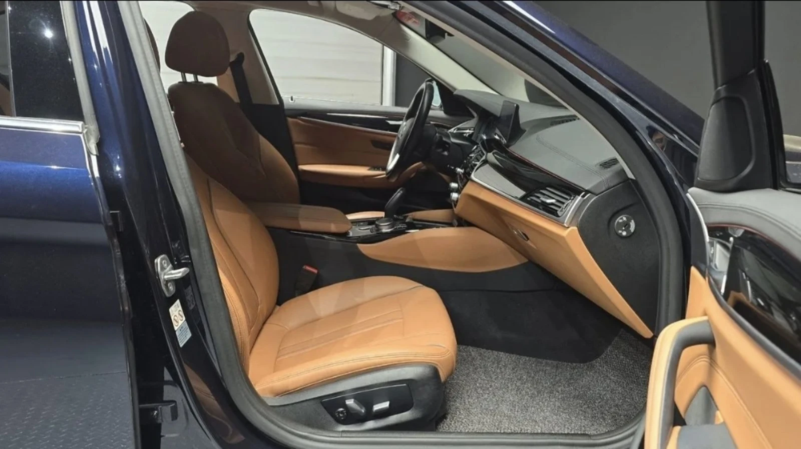 BMW 520 (G30) 520i Luxury, снимка 9 - Автомобили и джипове - 55286855