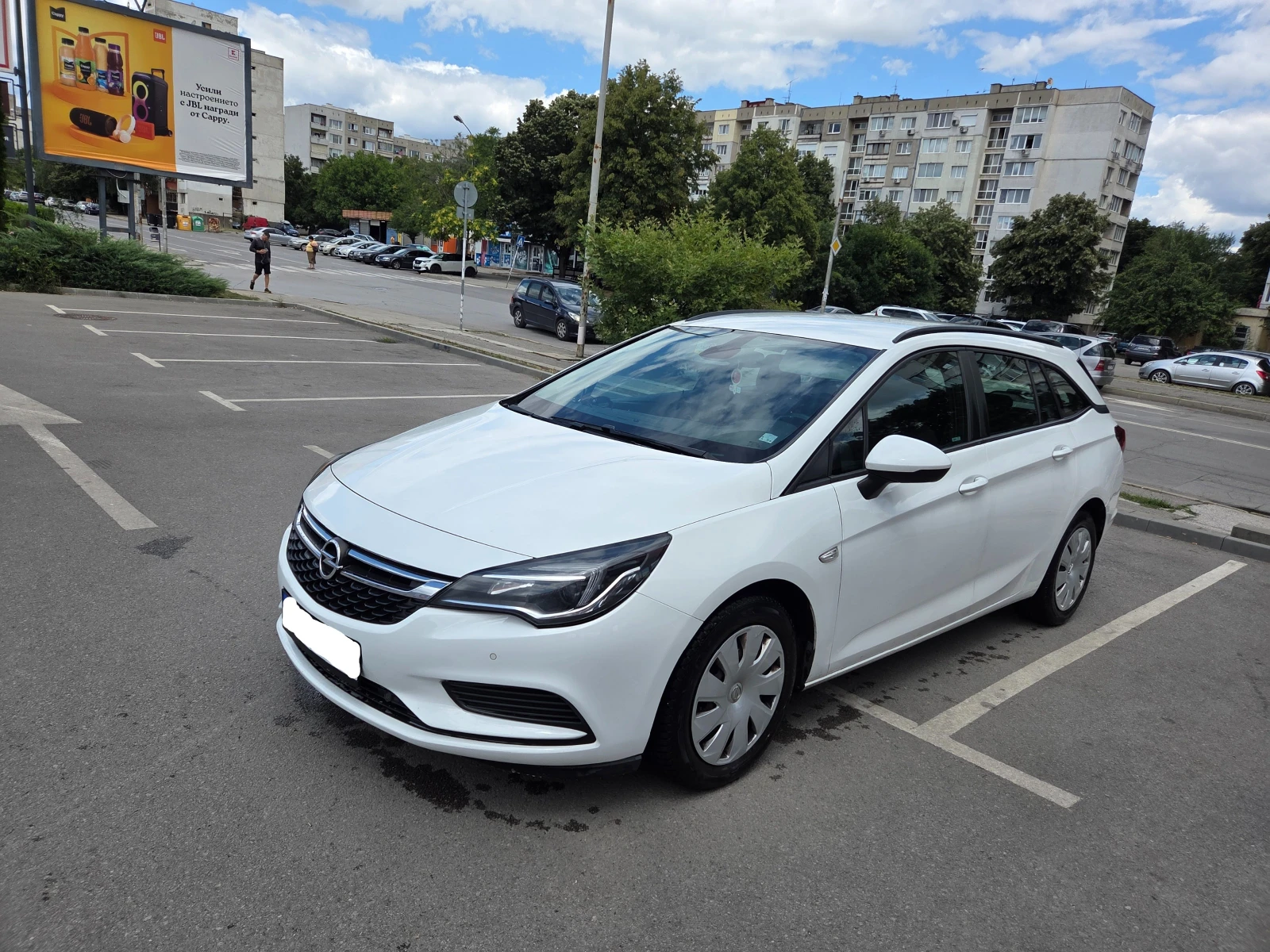 Opel Astra Sports Tourer, снимка 9 - Автомобили и джипове - 55423900