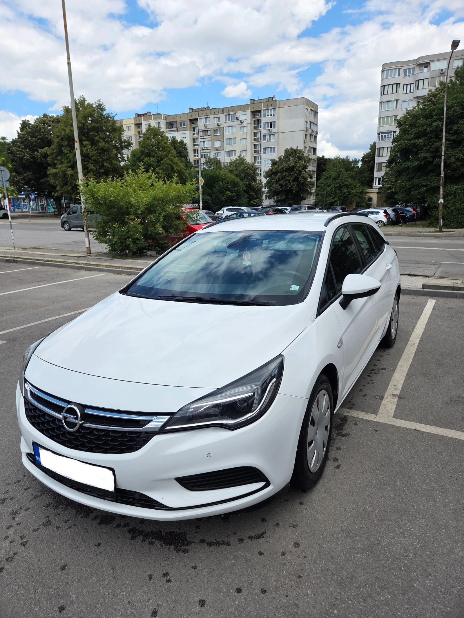 Opel Astra Sports Tourer, снимка 2 - Автомобили и джипове - 55423900