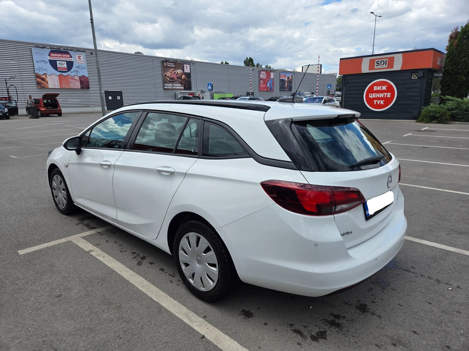 Opel Astra Sports Tourer, снимка 7 - Автомобили и джипове - 55423900