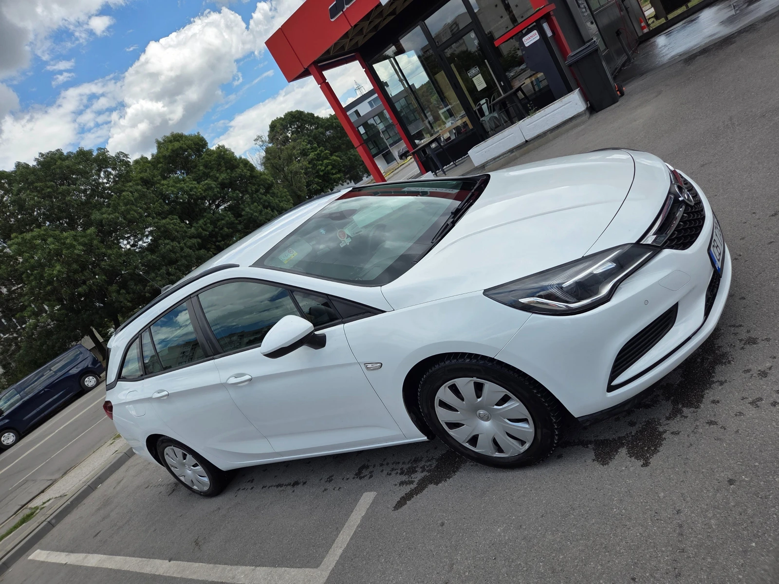 Opel Astra Sports Tourer, снимка 3 - Автомобили и джипове - 55423900