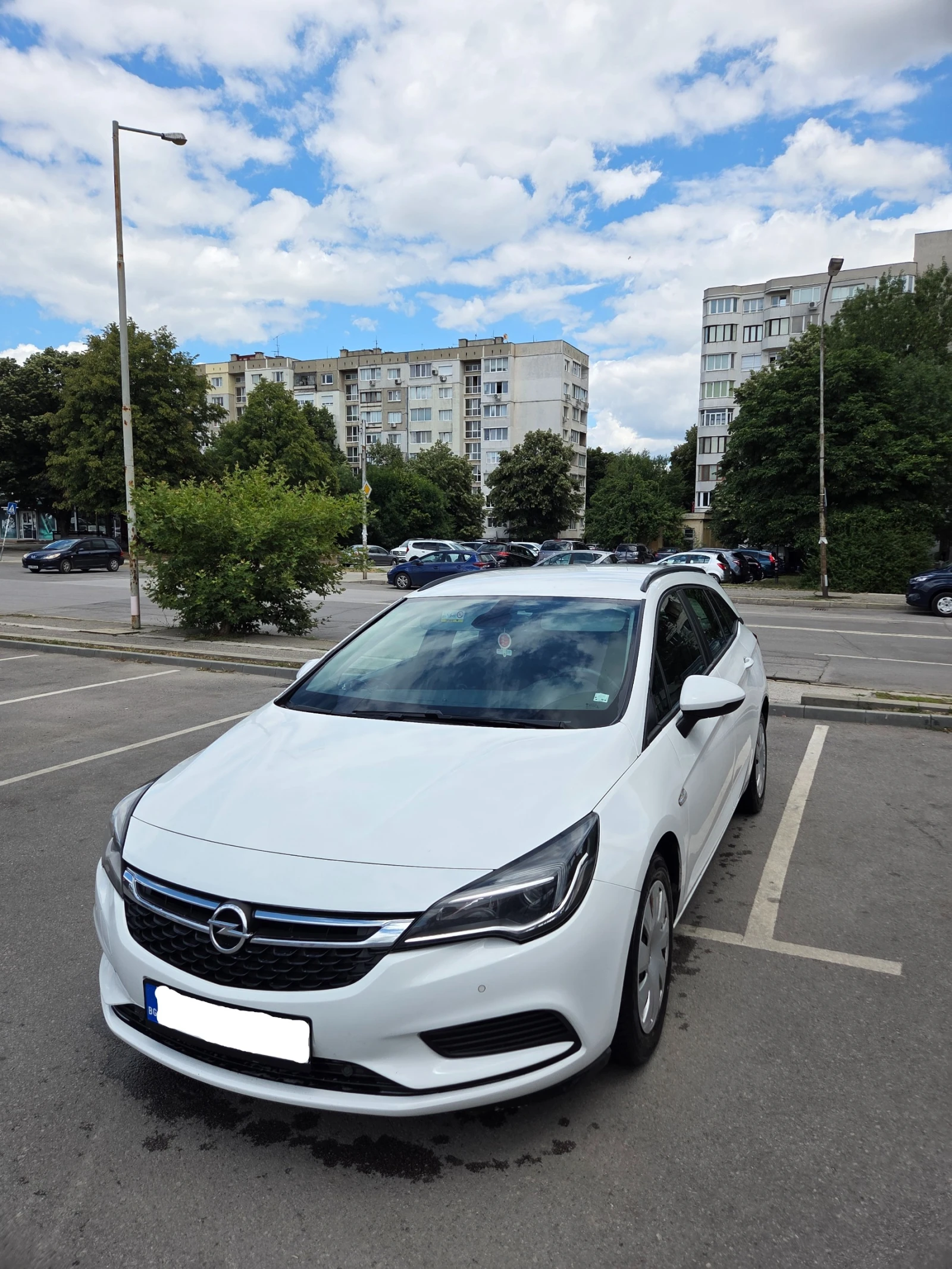 Opel Astra Sports Tourer, снимка 8 - Автомобили и джипове - 55423900