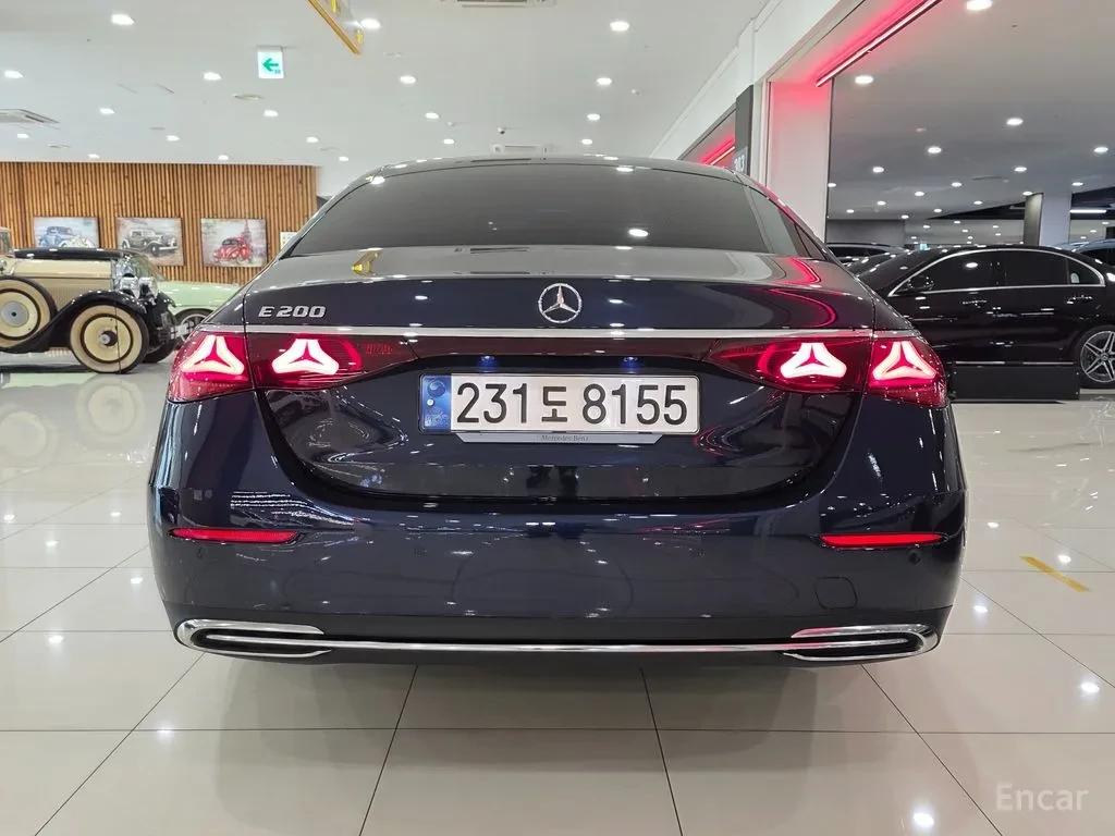 Mercedes-Benz E 200 ПАНОРАМА* 360 КАМЕРИ* ПОДГРЕВ* ОБДУХ* КРАЙНА ЦЕНА*, снимка 4 - Автомобили и джипове - 56411504