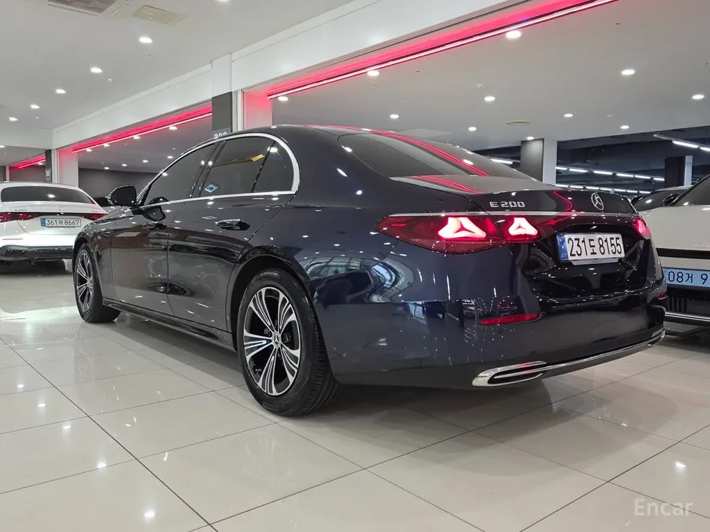 Mercedes-Benz E 200 ПАНОРАМА* 360 КАМЕРИ* ПОДГРЕВ* ОБДУХ* КРАЙНА ЦЕНА*, снимка 2 - Автомобили и джипове - 56411504