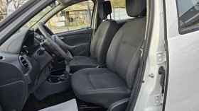 Dacia Duster 1.6i 4x4 6SP CH-СЕРВИЗНА ИСТ.-ТОП СЪСТ.-ЛИЗИНГ, снимка 8