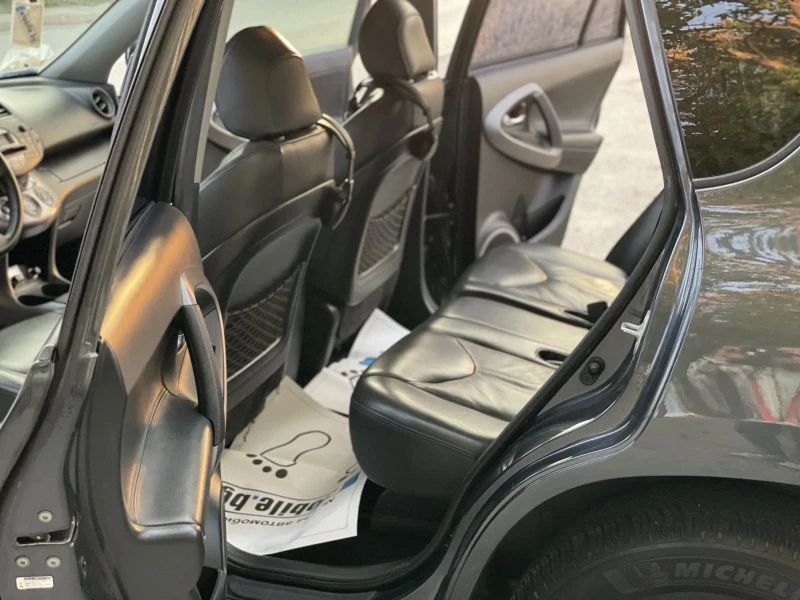 Toyota Rav4 2.0vVTI, КОЖА, LCD-TV, 4x4, ИТАЛИЯ, снимка 15 - Автомобили и джипове - 52068130