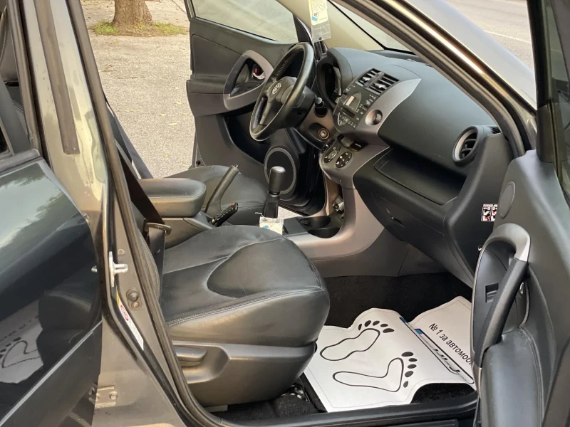 Toyota Rav4 2.0vVTI, КОЖА, LCD-TV, 4x4, ИТАЛИЯ, снимка 12 - Автомобили и джипове - 52068130