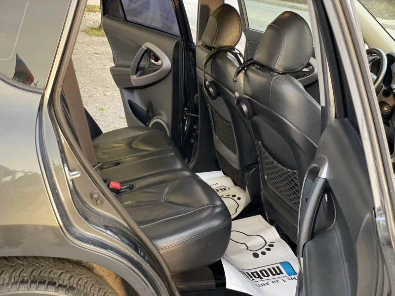 Toyota Rav4 2.0vVTI, КОЖА, LCD-TV, 4x4, ИТАЛИЯ, снимка 13 - Автомобили и джипове - 52068130