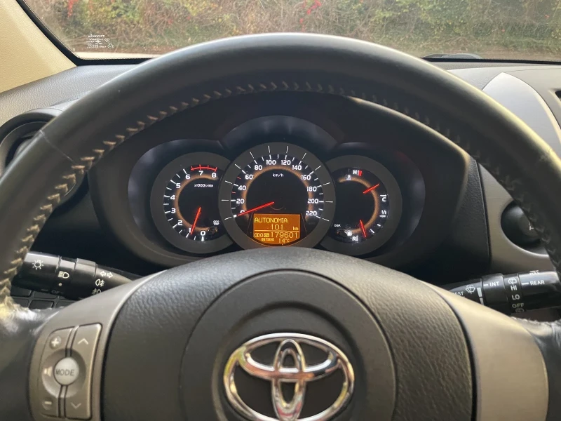 Toyota Rav4 2.0vVTI, КОЖА, LCD-TV, 4x4, ИТАЛИЯ, снимка 10 - Автомобили и джипове - 52068130