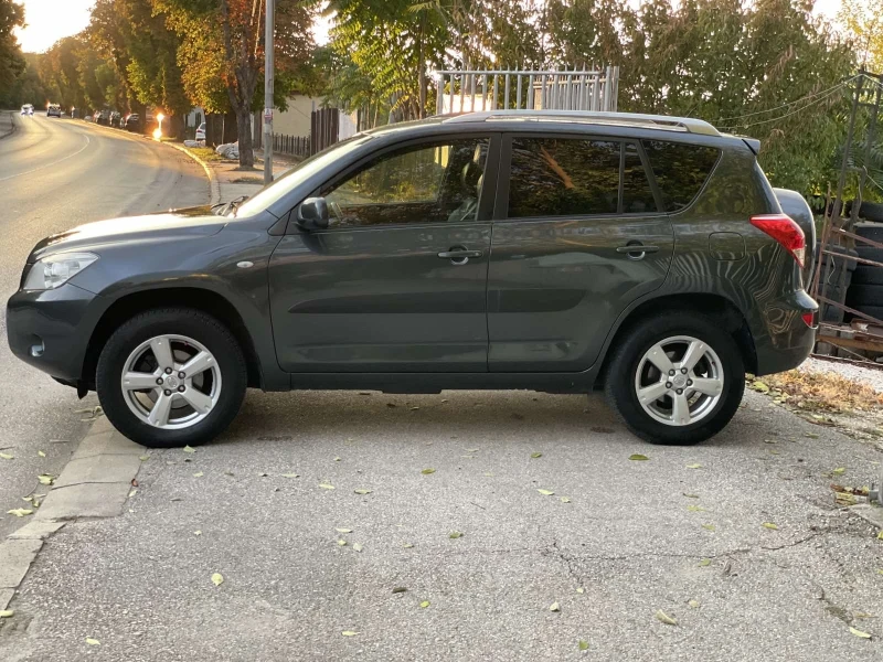 Toyota Rav4 2.0vVTI, КОЖА, LCD-TV, 4x4, ИТАЛИЯ, снимка 8 - Автомобили и джипове - 52068130