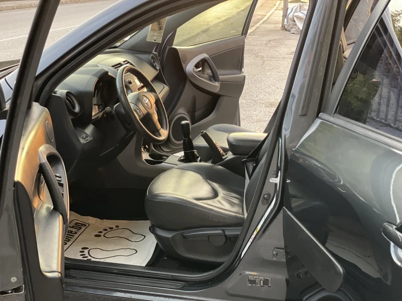 Toyota Rav4 2.0vVTI, КОЖА, LCD-TV, 4x4, ИТАЛИЯ, снимка 9 - Автомобили и джипове - 52068130