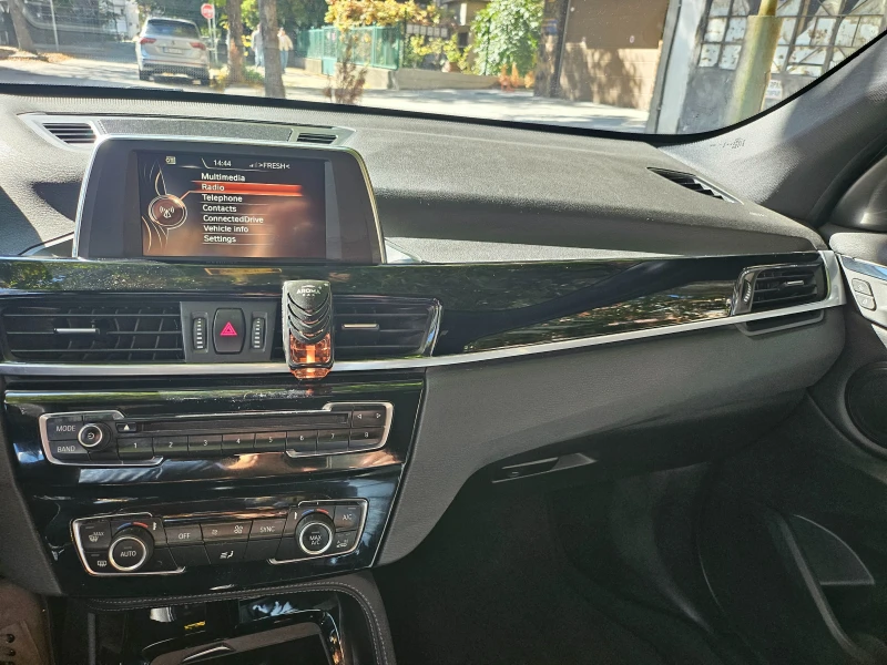 BMW X1, снимка 8 - Автомобили и джипове - 52632768